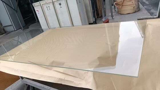 زجاج الرصاص الحماية من الإشعاع زجاج الرصاص الذي يوفر كثافة 5.5 Gcm3 شفافية عالية لنقل الضوء المرئي للحماية من الإشعاع