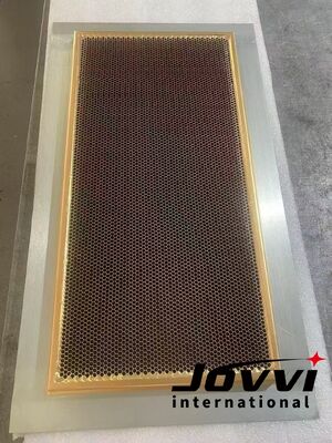 أداء المعالجة فتحات الهواء الموجهة للموجات مع حجم الخلية 2mm 3mm 4mm 5mm توفير تهوية الهواء وحماية EMI